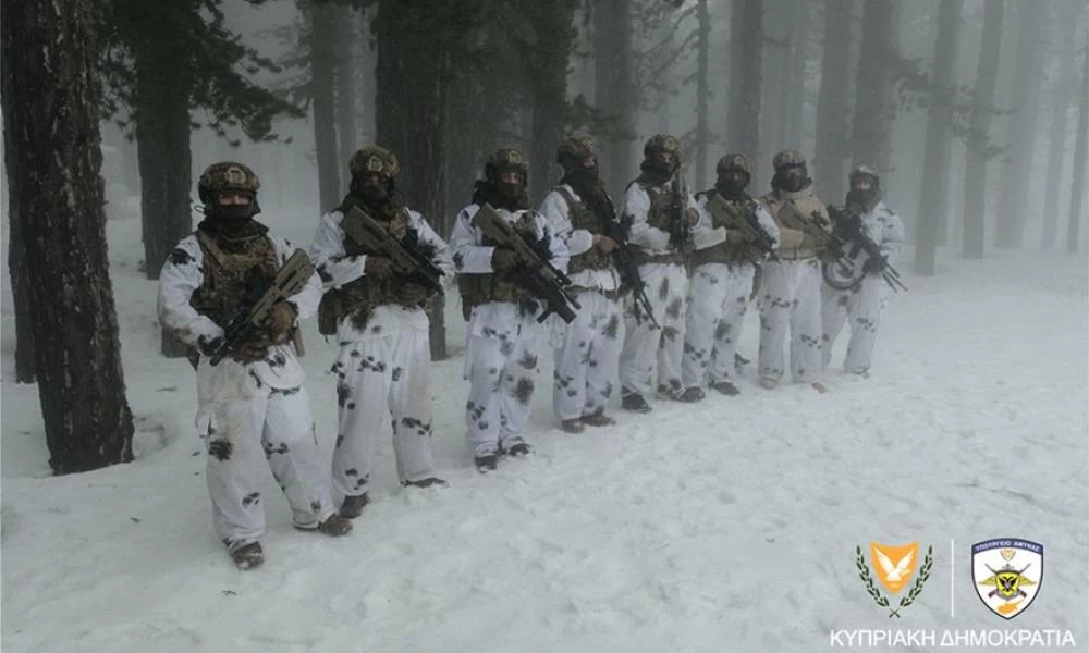 Καταδρομείς της Εθνικής Φρουράς εκπαιδεύονται στα χιόνια!